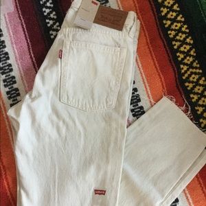 Levi’s white crop jeans wedgie fit size 25